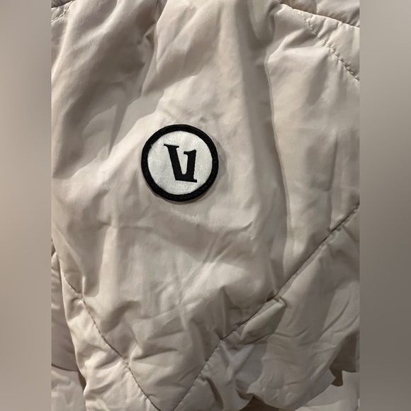 Vuori Decompression Jacket Primaloft Thermoplume Insulated Dune Cream Medium EUC - Picture 8 of 11